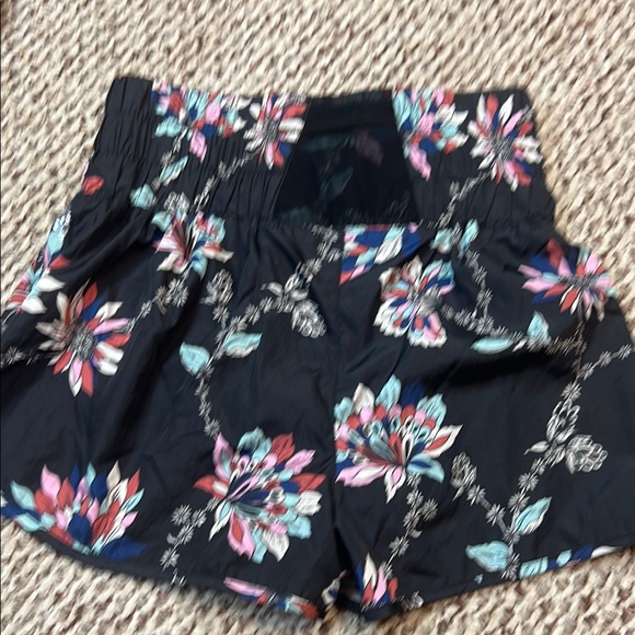 Free People Movement Floral Black‎ Women's Shorts - Picture 7 of 8